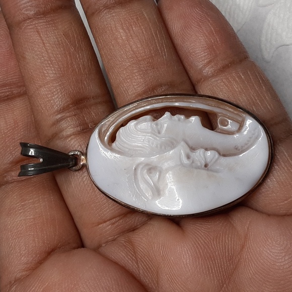 925 Hand Carved, Italian Cameo Pendant. Moon. Price Is Firm. - Picture 2 of 4